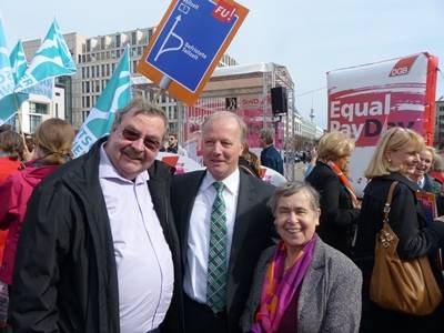Der ehemalige CDA-Landesvorsitzende Joachim Krger MdA mit dem Vorsitzenden der Arbeitnehmergruppe im Bundestag Peter Wei MdB und der stellv. CDA-Kreisvorsitzenden Marion Halten-Bartels.