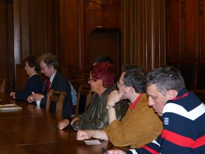 Die interessierten Teilnehmer der Diskussion