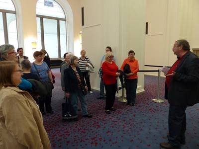 Joachim Krger begrt die Teilnehmer(innen)